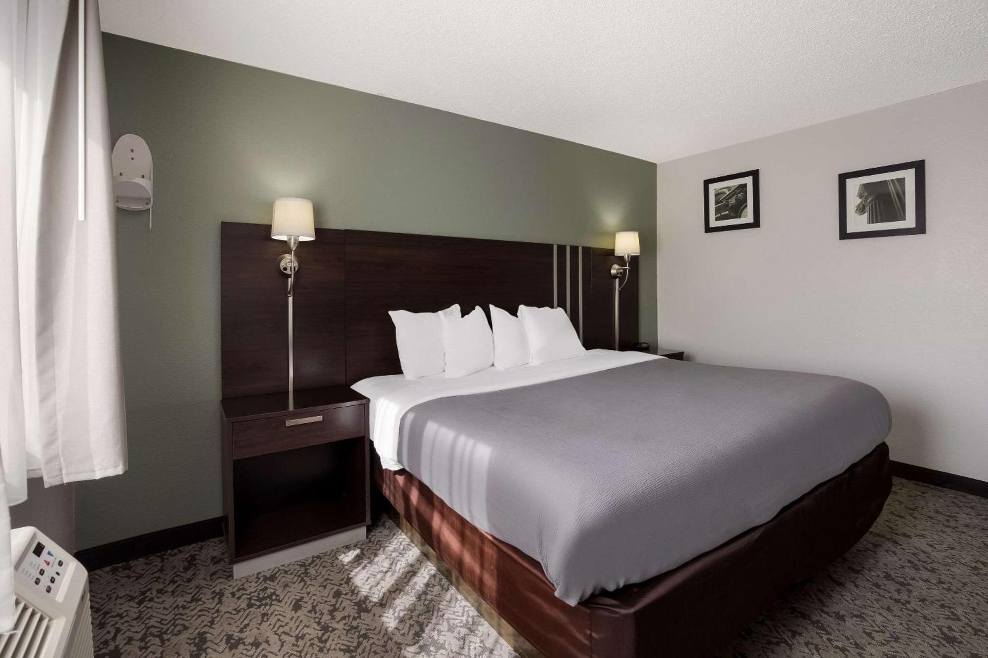 Quality Inn Hall Of Fame Canton Exterior photo