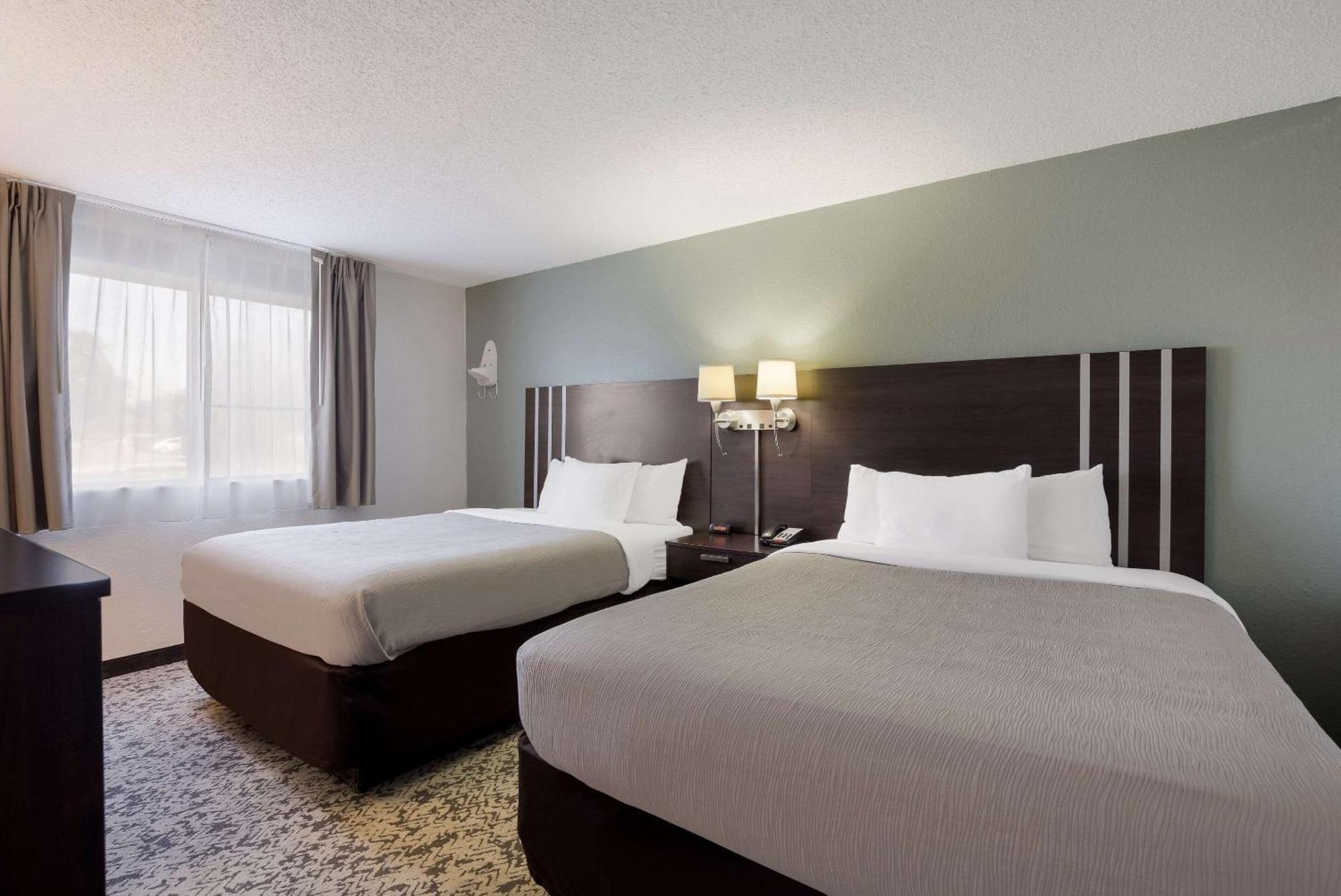 Quality Inn Hall Of Fame Canton Exterior photo