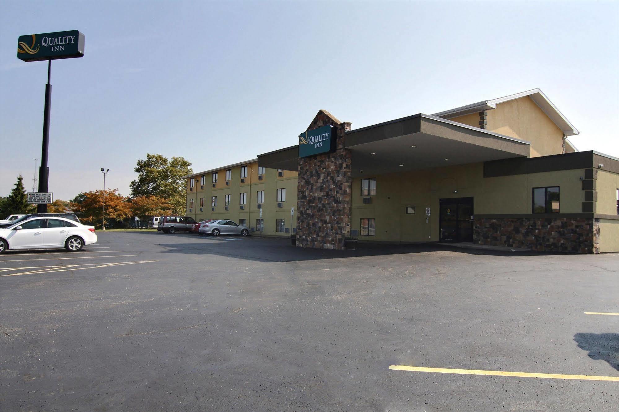 Quality Inn Hall Of Fame Canton Exterior photo